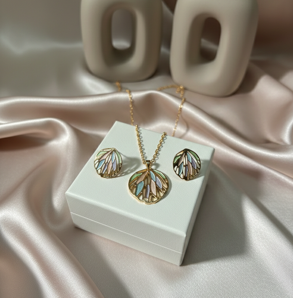 Aurora Shell Pendant Set